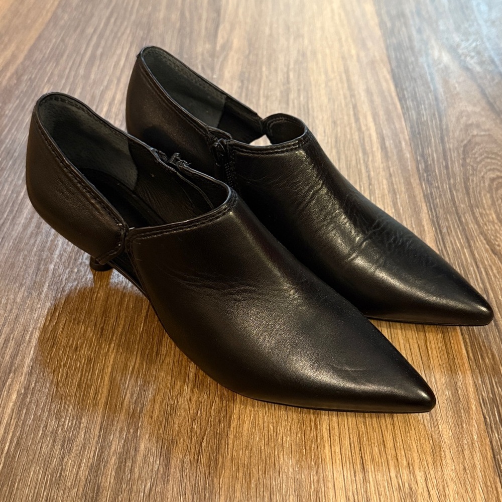 Donald J Pliner Balou 2 ankle bootie black leather heel pump size 8.5